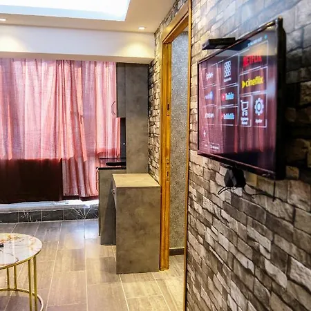Aparthotel Royal Suit *