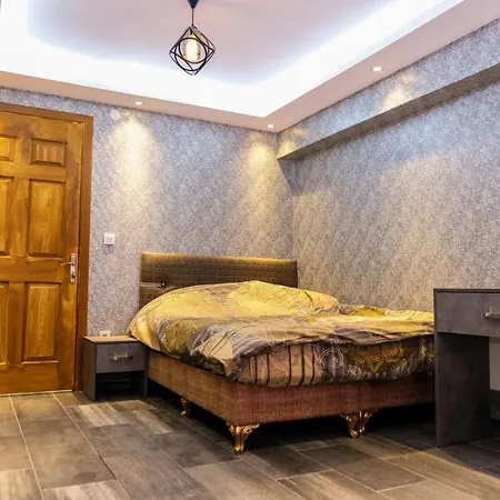 Aparthotel Royal Suit *